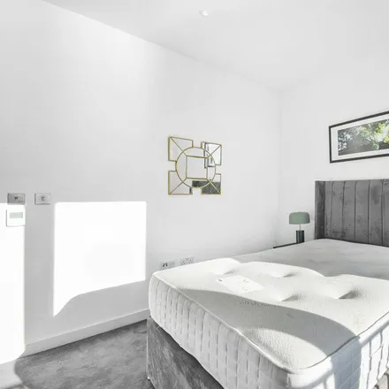 Image 9 - Serapis House, Orchard Place, London, E14 0FR, United Kingdom - Apartment for rent