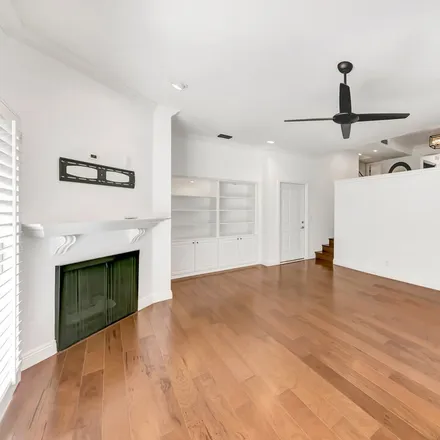 Image 7 - 18409 Collins Street, Los Angeles, CA 91356, USA - Townhouse for rent