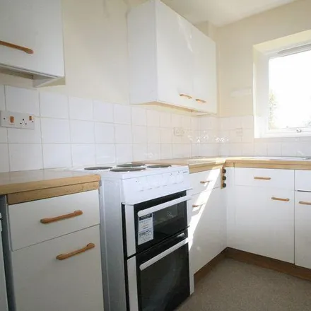 Image 3 - Eaton Avenue, High Wycombe, HP12 3BP, United Kingdom - Apartment for rent