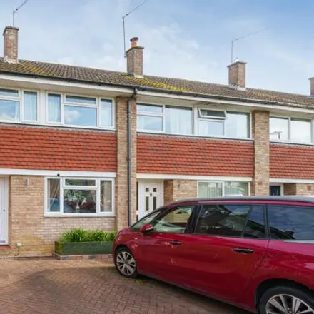 Buy this 3 bed townhouse on Kings Furlong Junior School in Upper Chestnut Drive, Basingstoke