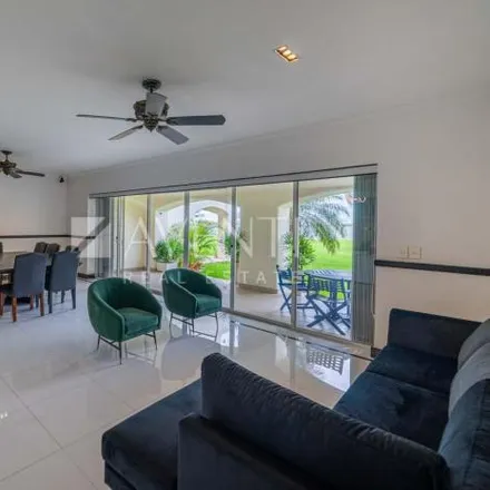 Rent this 2 bed apartment on Avenida Paraíso in 75500 Cancún, ROO