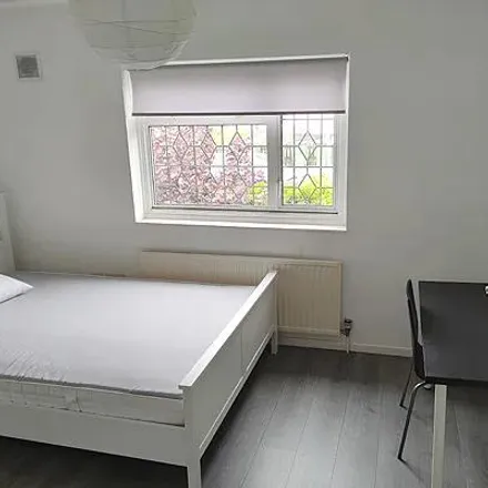 Rent this studio room on Wolfe Crescent in London, SE7 8TR