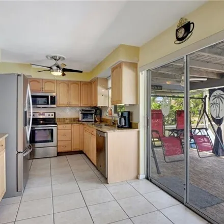 Image 7 - 426 Southeast 34th Terrace, Cape Coral, FL 33904, USA - House for sale