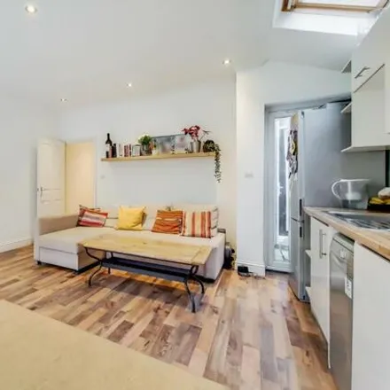 Rent this 2 bed room on Dagnan Road in London, SW12 9LH