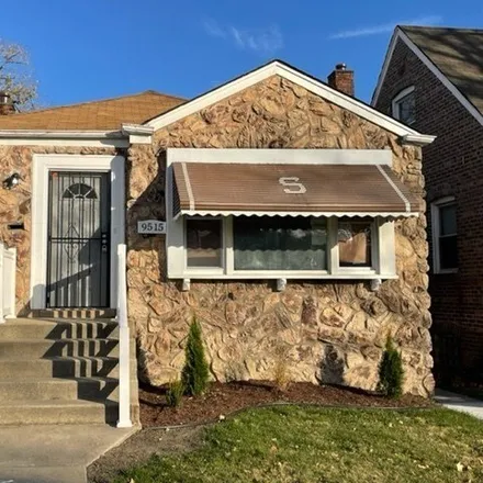 Rent this 3 bed house on 9515 S Woodlawn Ave in Chicago, Illinois