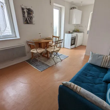 Image 2 - 40 Rue du Commerce, 63200 Riom, France - Apartment for rent