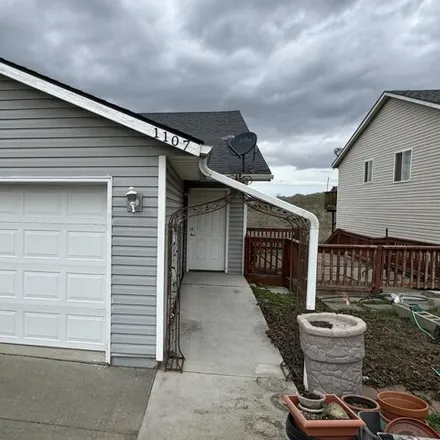 Buy this 3 bed townhouse on Southwest Perkins Avenue in Pendleton, OR 97801