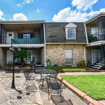 Buy this 3 bed condo on 2571 Marilee Lane in Houston, TX 77057