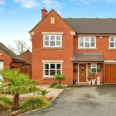 Buy this 5 bed house on Fearnal Close in Fernhill Heath, WR3 8RX
