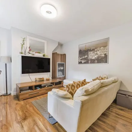 Rent this 3 bed apartment on Wicksteed House in Street, London