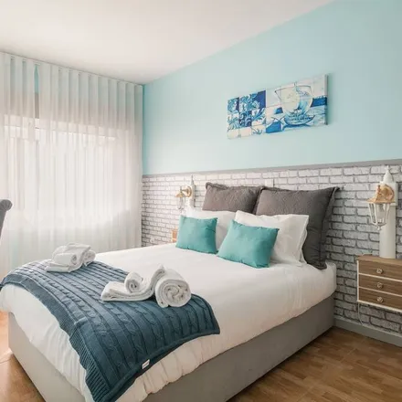 Rent this 5 bed apartment on Rua de Castro Portugal in 4400-086 Vila Nova de Gaia, Portugal