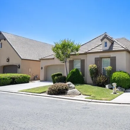 Buy this 3 bed house on 882 Loyola Avenue in Clovis, CA 93619