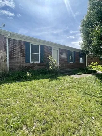 Buy this 2 bed house on 136 Kingsway Drive in Nicholasville, KY 40356