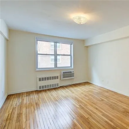 Image 6 - Forest Hills Audiology, 110-11 72nd Avenue, New York, NY 11375, USA - Apartment for sale