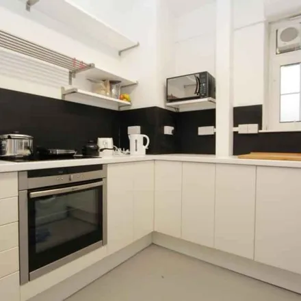 Rent this 4 bed apartment on Bridewell Place in Brewhouse Lane, London