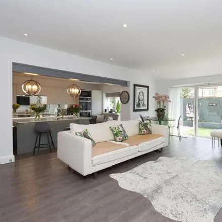 Image 2 - Orchard Way, Chigwell Row, IG7 6EE, United Kingdom - Townhouse for sale