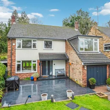 Buy this 4 bed house on Amersham Road in Chalfont St Peter, SL9 9FG