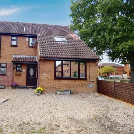Buy this 3 bed house on Meadow Sweet in Fenny Stratford, MK7 7BQ