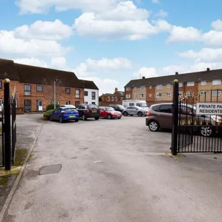 Image 5 - Elm Tree Court, Cottingham, HU16 5PZ, United Kingdom - Apartment for sale