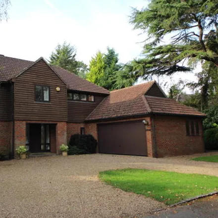 Rent this 5 bed house on 9 Littleworth Lane in Esher, KT10 9PF