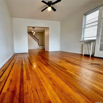 Image 5 - 25-43 124th Street, New York, NY 11354, USA - House for sale