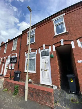Rent this 3 bed townhouse on Longfield Road in Stourbridge, DY9 7EH