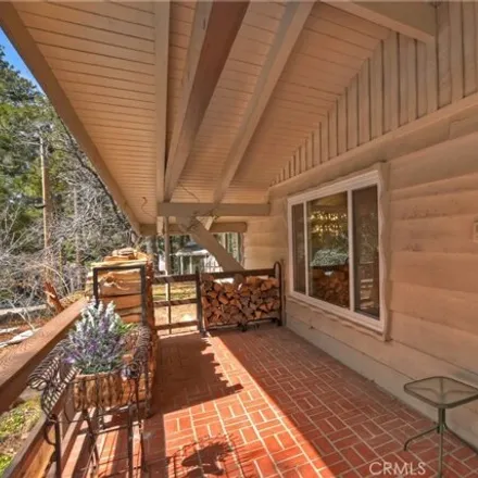 Image 2 - 31474 Frontier Drive, Running Springs, CA 92382, USA - House for sale
