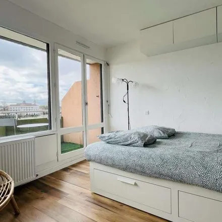 Rent this 1 bed apartment on 21 Cours Maréchal Foch in 40100 Dax, France