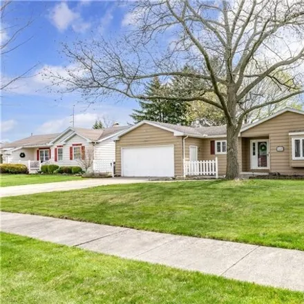 Buy this 3 bed house on 3667 Greenlawn Court in Toledo, OH 43614