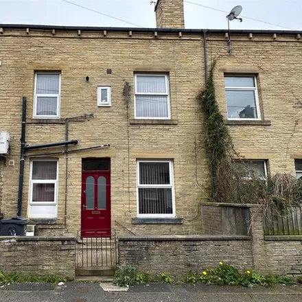 Rent this 4 bed townhouse on Stirling Street in Halifax, HX1 2TL