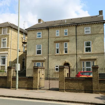 Rent this 2 bed apartment on Woburn Road in Bedford, MK40 1DY