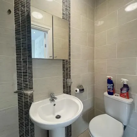Image 5 - Cantley Gardens, London, IG2 6QB, United Kingdom - Apartment for rent