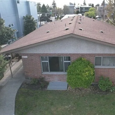 Buy this studio house on 6553 42nd Avenue Southwest in Seattle, WA 98136