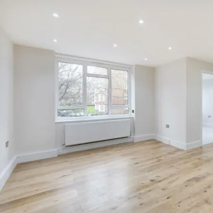 Rent this 2 bed room on Regent's Canal Towpath in Primrose Hill, London