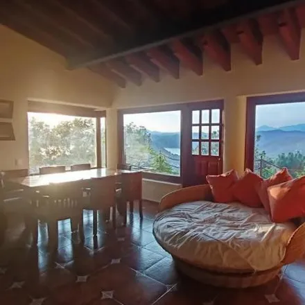 Rent this 4 bed house on Calle Misioneros in Agua Fría, 51200 Valle de Bravo