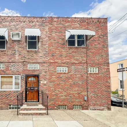 Buy this studio duplex on 2699 Almond Street in Philadelphia, PA 19125