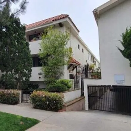 Rent this 2 bed condo on 1124 Lincoln Court in Santa Monica, CA 90403