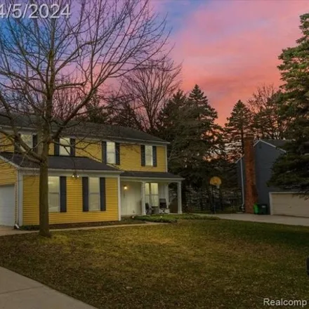 Buy this 4 bed house on 1465 West Horseshoe Bend in Rochester Hills, MI 48306