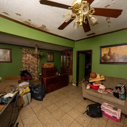 Image 6 - 911 Okane St, Laredo, Texas, 78040 - House for sale