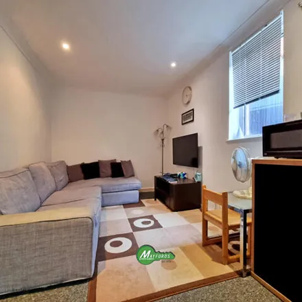 Image 2 - Warwall, London, E6 6WN, United Kingdom - Apartment for sale