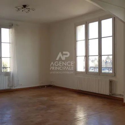 Rent this 3 bed apartment on 4 Rue Saint-Martin in 95300 Pontoise, France