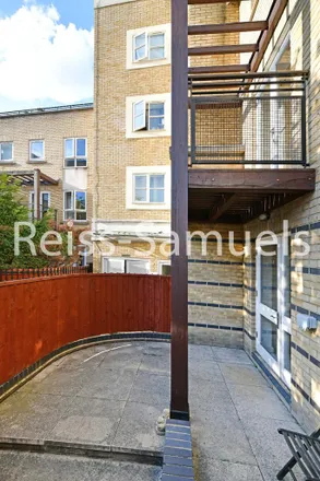 Image 9 - 42 Ferry Street, London, E14 3DT, United Kingdom - Townhouse for rent