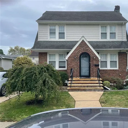 Rent this 4 bed house on 43 Jefferson Avenue in Village of Mineola, NY 11501