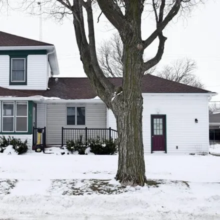 Image 1 - Lincoln Elementary School, 515 Chase Street, Osage, IA 50461, USA - House for sale