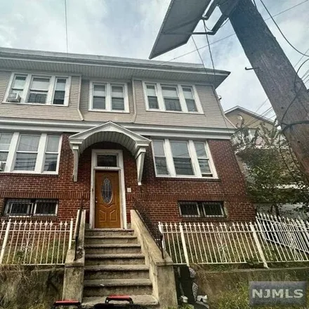Buy this 13 bed house on 443 South 13th Street in Newark, NJ 07103