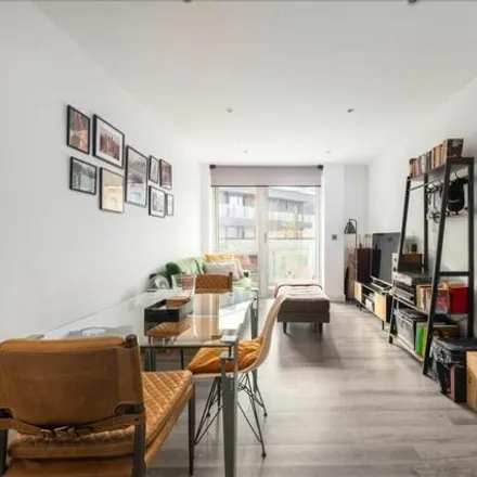 Rent this 1 bed apartment on 27-29 New North Road in London, N1 6JE