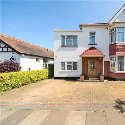 Buy this 6 bed duplex on Cheltenham Drive in Leigh on Sea, SS9 3JJ