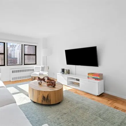 Image 2 - 205 East 77th Street, New York, NY 10075, USA - Apartment for sale