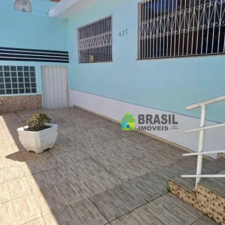 Buy this 4 bed house on Avenida Santo Antônio in Região Urbana Homogênea XV, Poços de Caldas - MG