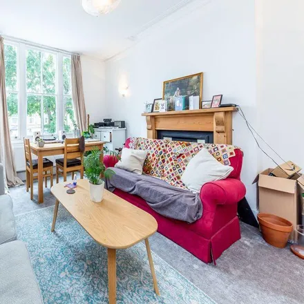 Rent this 3 bed apartment on 163 Whittington Road in London, N22 8YG